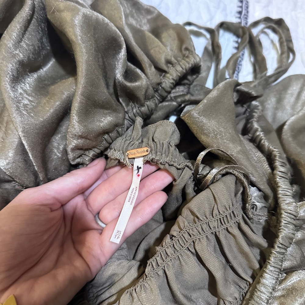 Free People Romper Metallic Bronze Long‎ Sleeve Smocked XS - Picture 2 of 3